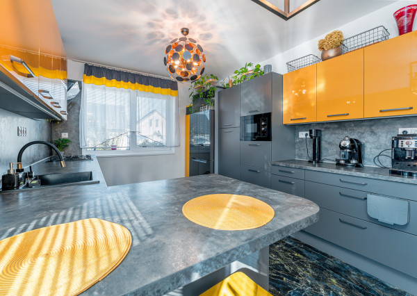 Na predaj rodinný dom s bazénom v obci Macov