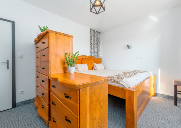 Na predaj rodinný dom s bazénom v obci Macov