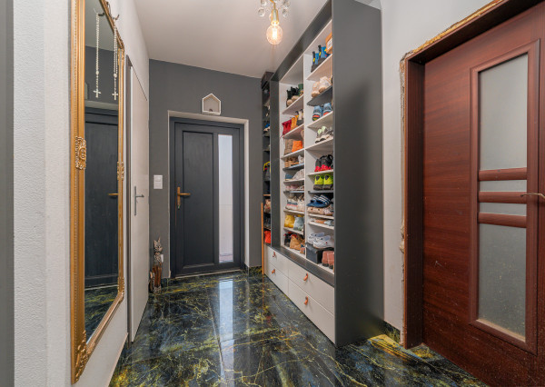 Na predaj rodinný dom s bazénom v obci Macov