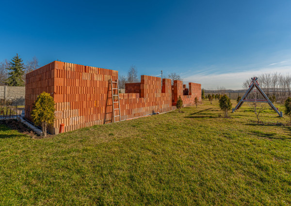 Na predaj rodinný dom s bazénom v obci Macov