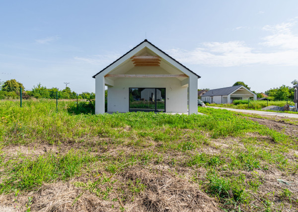 Na predaj moderný 4-izbový rodinný dom v Šoporni