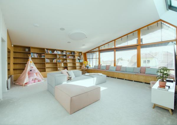 Na predaj vila s okrasnou záhradou a bazénom v Pezinku