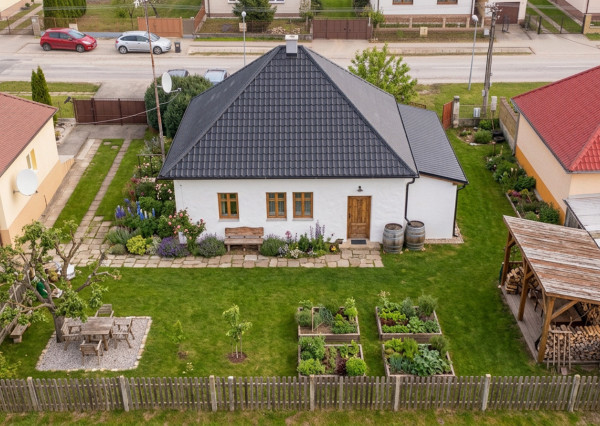 Na predaj rodinný dom s veľkým pozemkom v obci Šalgočka