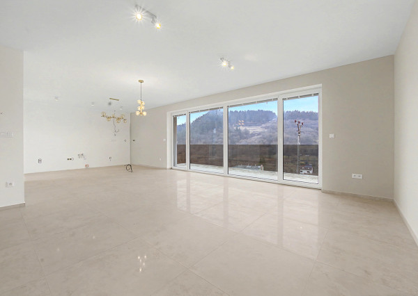 Na predaj 4-izbový rodinný dom v obci Divina