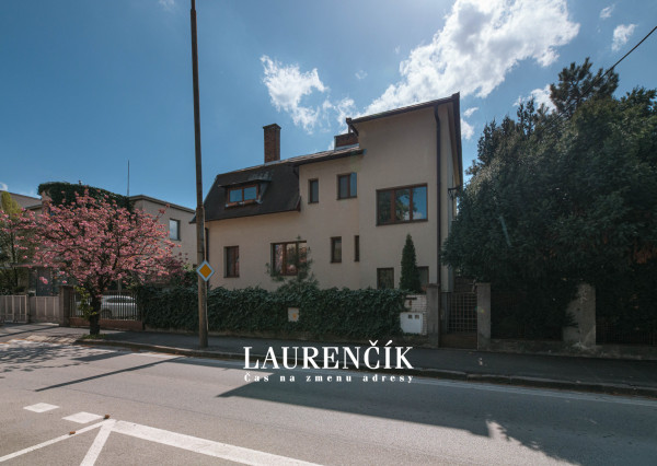 NA PREDAJ | UNIKÁTNY RODINNÝ DOM V CENTRE TRENČÍNA