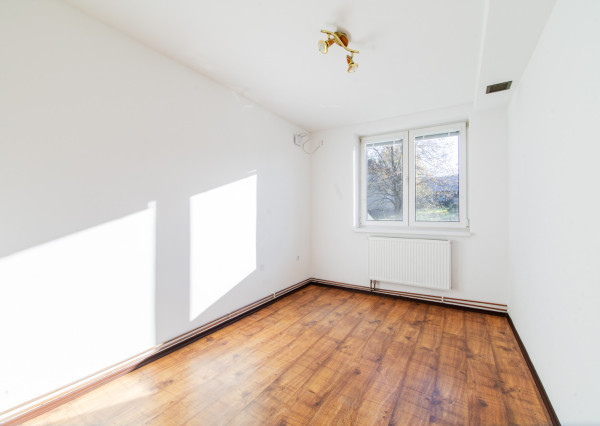 Na predaj veľkometrážny 3-izbový byt v Zákamennom