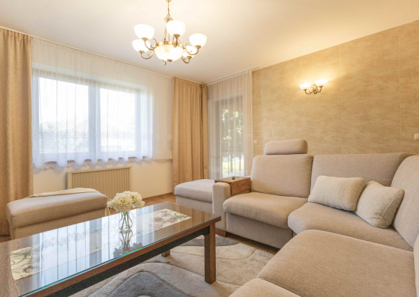 Na prenájom rodinný dom s garážou a terasou v centre Šamorína