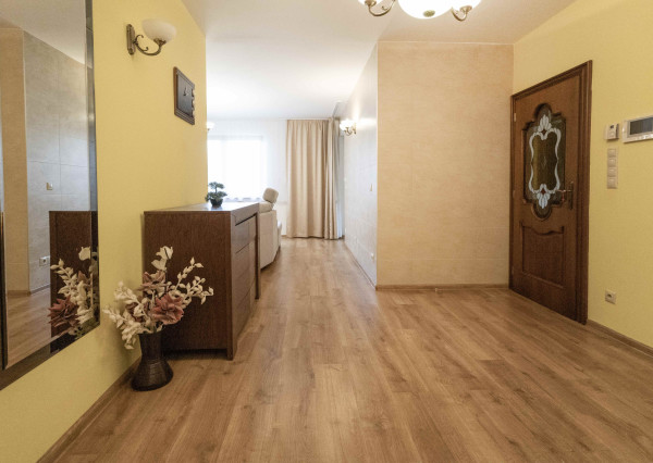 Na prenájom rodinný dom s garážou a terasou v centre Šamorína