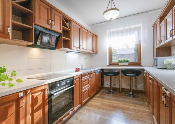 Na prenájom rodinný dom s garážou a terasou v centre Šamorína