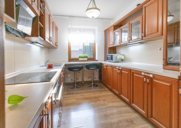 Na prenájom rodinný dom s garážou a terasou v centre Šamorína