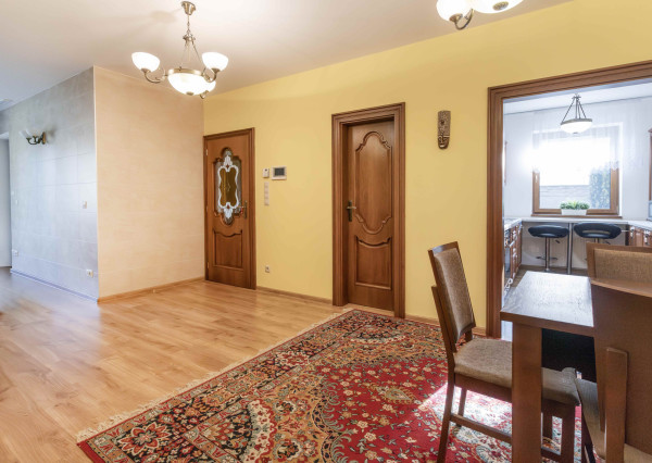 Na prenájom rodinný dom s garážou a terasou v centre Šamorína