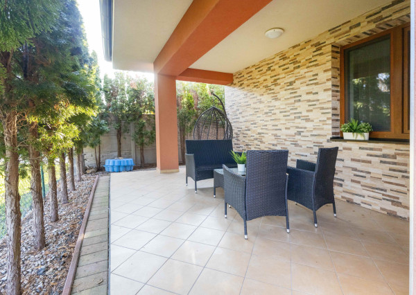 Na prenájom rodinný dom s garážou a terasou v centre Šamorína