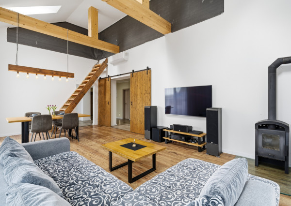 Na predaj moderný 4-izbový rodinný dom s bazénom v Bučanoch