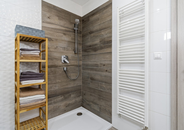 Na predaj moderný 4-izbový rodinný dom s bazénom v Bučanoch