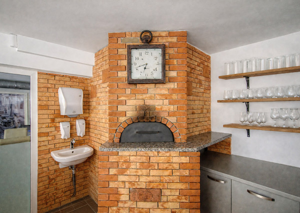 Na predaj polyfunkčný objem s luxusným rezidenčným podkrovím v Bratislave