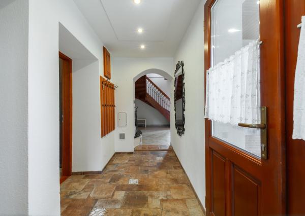 Na predaj impozantný rodinný dom v Ivanovciach