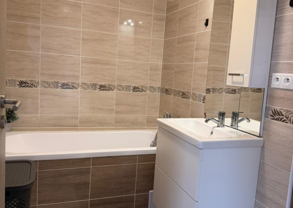 Na prenájom 3 izbový s 2 balkónmi na sídlisku JUH v Malackách