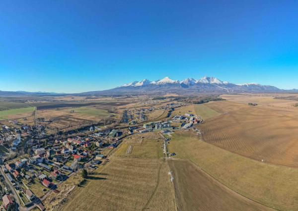 Na predaj pozemok s výhľadom na Tatry v obci Mlynica