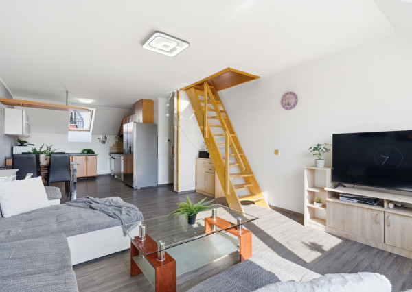 Na predaj 4-izbový mezonetový byt s 2 balkónmi v centre mesta Malacky