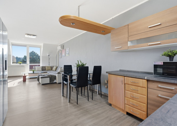 Na predaj 4-izbový mezonetový byt s 2 balkónmi v centre mesta Malacky