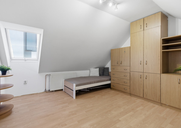 Na predaj 4-izbový mezonetový byt s 2 balkónmi v centre mesta Malacky