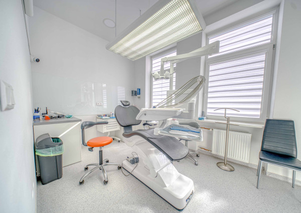 Zubná ambulancia pripravená na okamžité prevádzkovanie v Pobedime