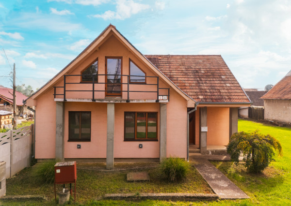 Na predaj priestranný rodinný dom s veľkým pozemkom v Loku pri Leviciach