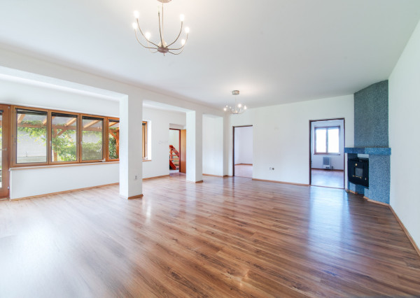 Na predaj priestranný rodinný dom s veľkým pozemkom v Loku pri Leviciach