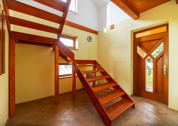 Na predaj priestranný rodinný dom s veľkým pozemkom v Loku pri Leviciach