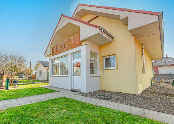 Na predaj zariadený dvojpodlažný rodinný dom kúsok od Serede