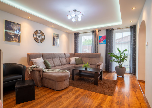 Na predaj zariadený dvojpodlažný rodinný dom kúsok od Serede