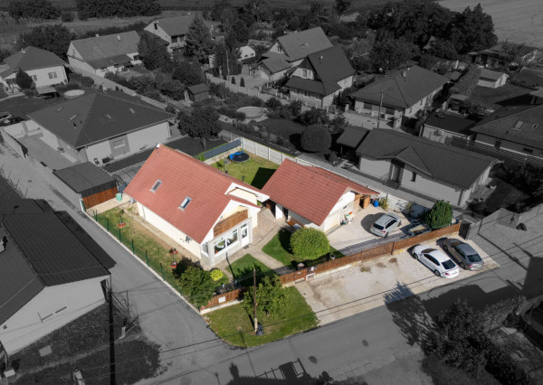 Na predaj zariadený dvojpodlažný rodinný dom kúsok od Serede