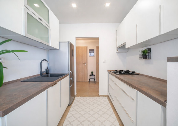 Na prenájom 2-izbový byt s balkónom vo Veľkých Levároch