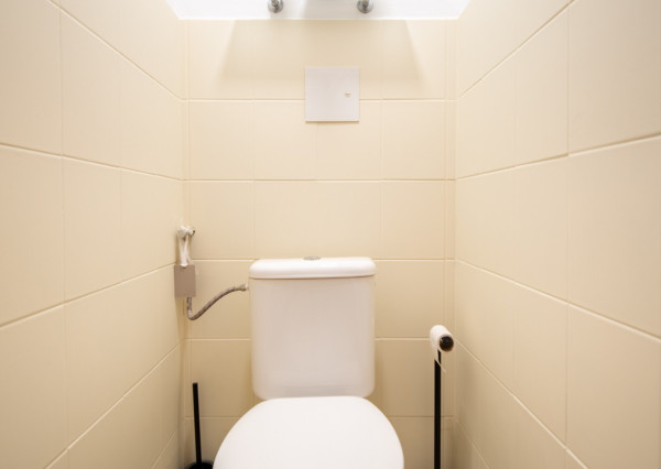 Na prenájom 2-izbový byt s balkónom vo Veľkých Levároch