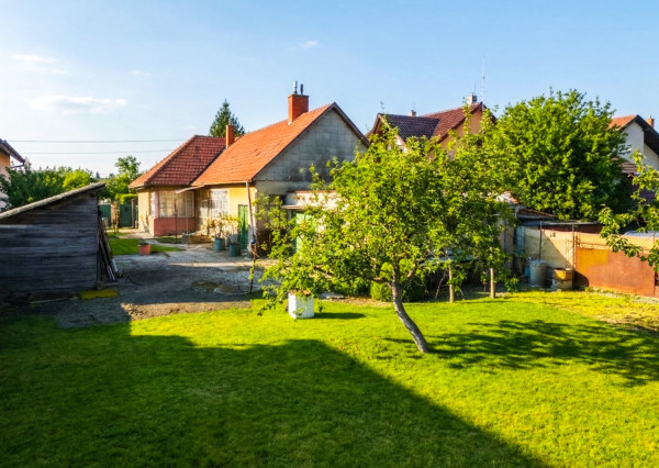 Na predaj dom s veľkým potenciálom v Dlhej nad Váhom - Šaľa