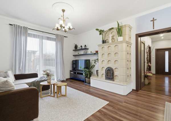 Na predaj rodinný dom s veľkorysým pozemkom v obci Kyselica