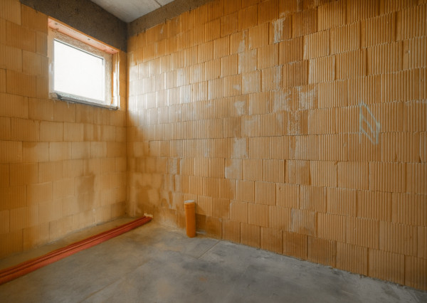 Na predaj administratívno-skladový objekt pri Trnave, v obci Zavar