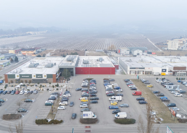 Na odstúpenie zabehnutá kaviareň s detským ihriskom