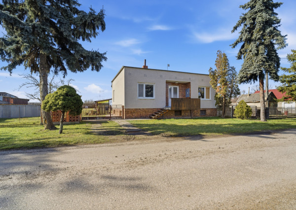 Na predaj rodinný dom s investičným potenciálom v Šuranoch