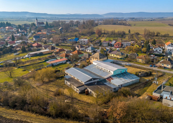 Na predaj výrobná hala s administratívnou časťou pri Lučenci