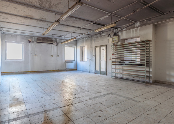 Na predaj výrobná hala s administratívnou časťou pri Lučenci