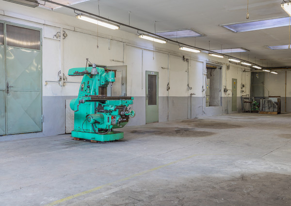 Na predaj výrobná hala s administratívnou časťou pri Lučenci