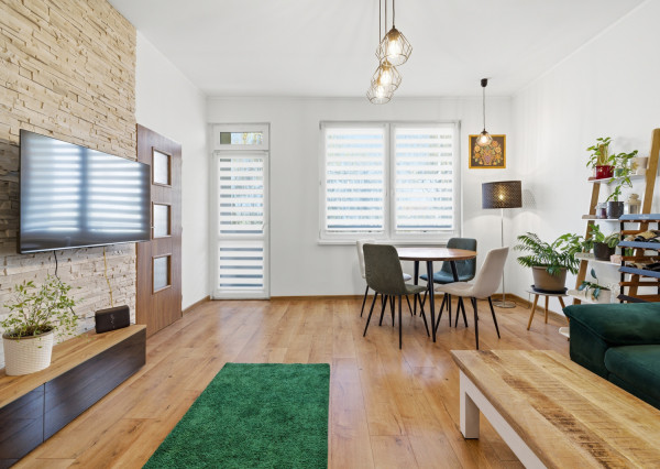 Na predaj 3-izbový byt s 2 balkónmi a 2 parkingami, Ružinov