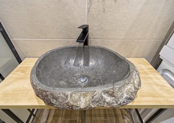 Na predaj 3-izbový byt s 2 balkónmi a 2 parkingami, Ružinov