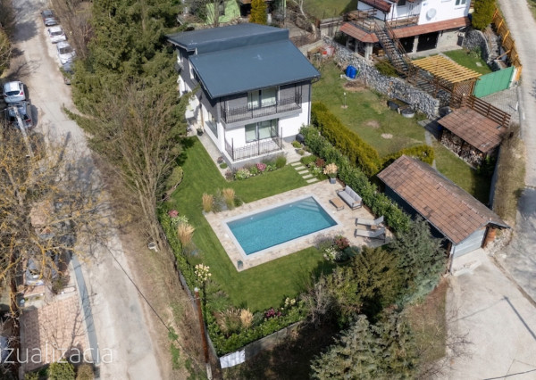 Výnimočné bývanie pod lesom - 5-izbový rodinný dom Limbach so záhradou