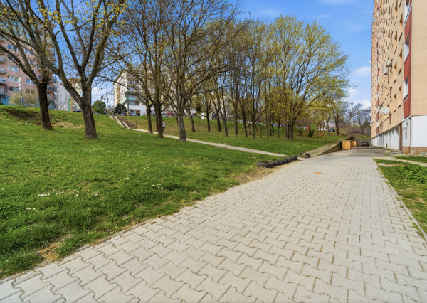 Na predaj 2-izbový byt v Karlovej Vsi