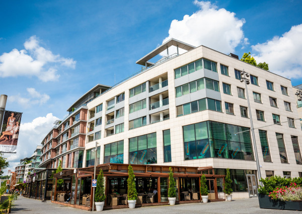 Prenájom - 3i byt s terasou a parkovacím státím v Eurovea