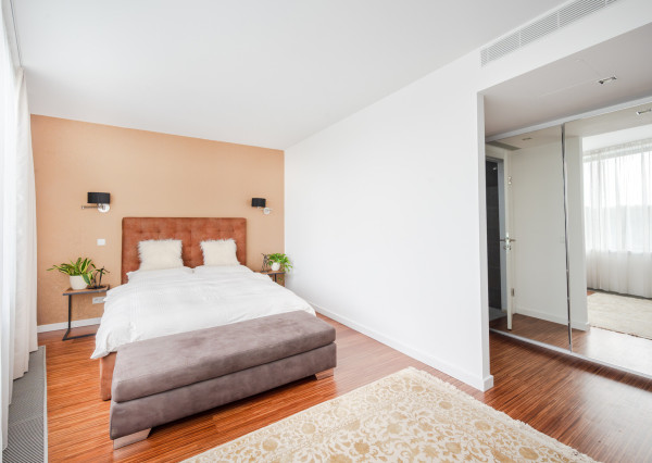 Prenájom - 3i byt s terasou a parkovacím státím v Eurovea