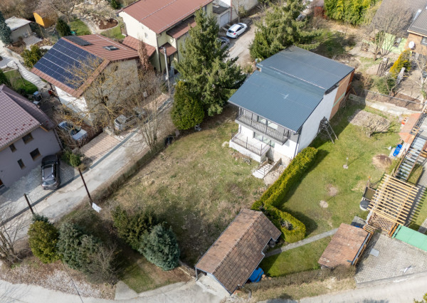 Výnimočné bývanie pod lesom - 5-izbový rodinný dom Limbach so záhradou