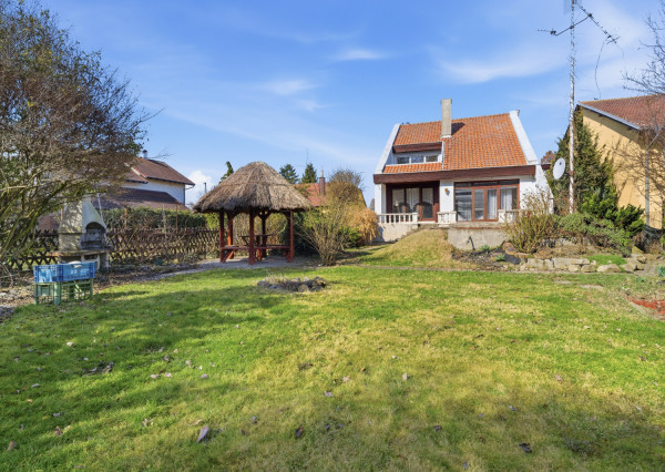 Na predaj 5-izbový rodinný dom v Hamuliakove